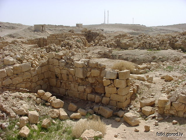 Разрушенная крепость "Атамар"