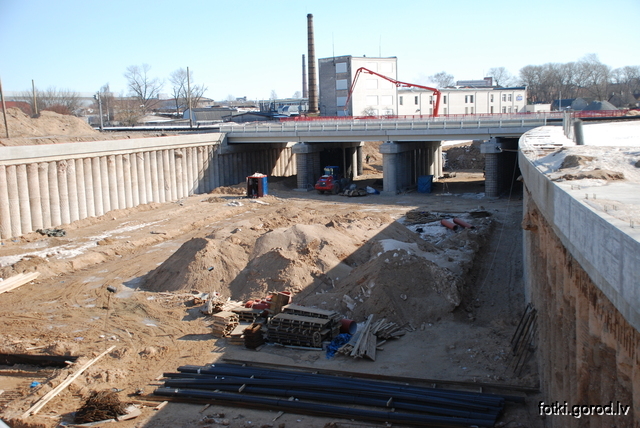 Строительство путепровода (март 2011)