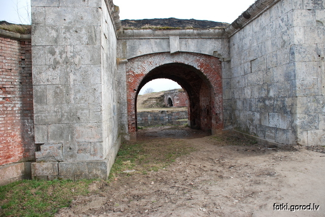 Даугавпилсская крепость весной (2011)