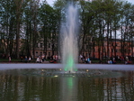 У фонтана  вечерком