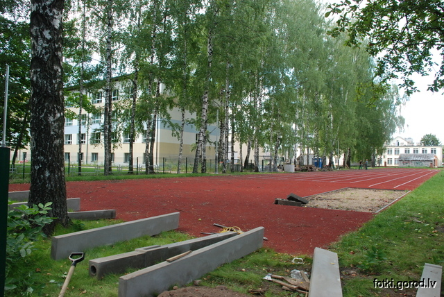Спортплощадка возле школы №5 (ремонтные работы)