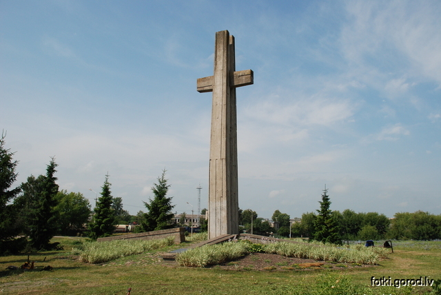 Мемореальный крест польским солдатам
