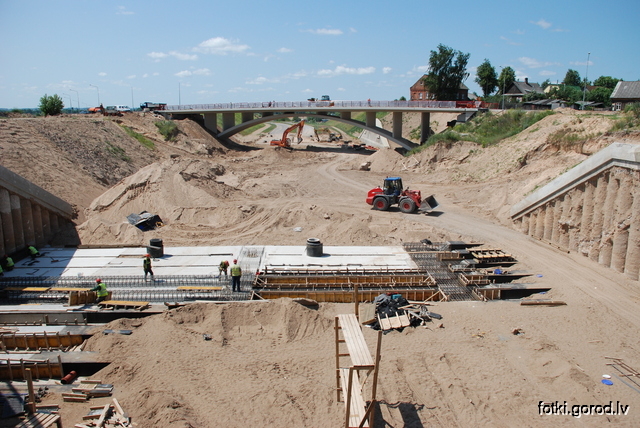 Строительство путепровода (июнь 2011)