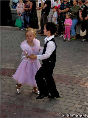 Танцы на улице - День города 2007
