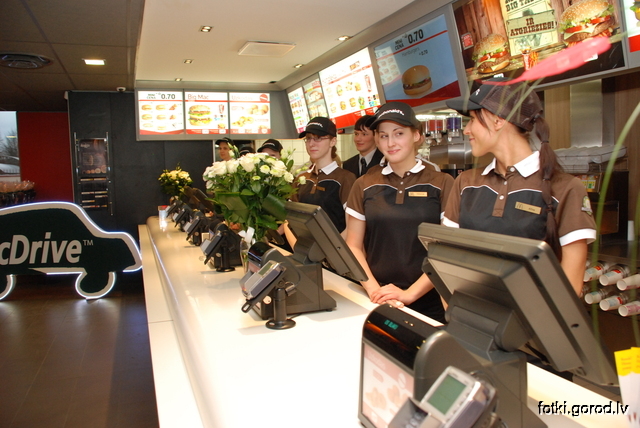 Открытие McDonald's в Даугавпилсе (6.12.11)