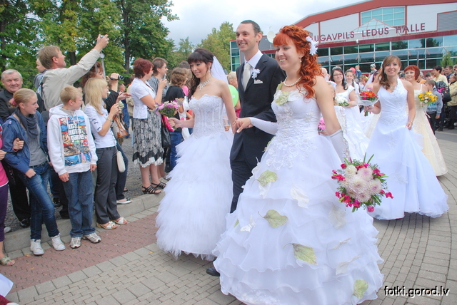 День семьи - Парад невест (2012)