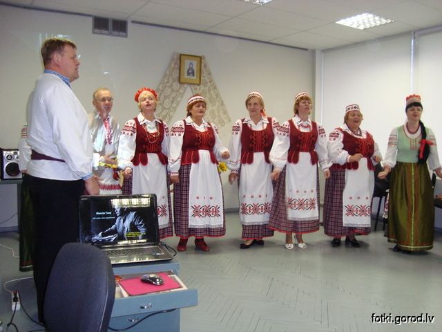 Белорусское общество отмечает 100 летие Максиму Танку